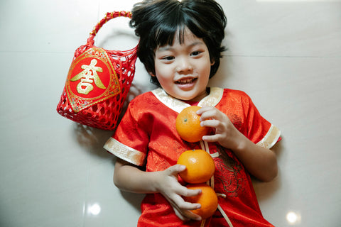 Lunar New Year Orange and Cups Box - 6 Oranges and 2 Tea Mugs with Red Knot Tassels