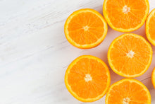 Load image into Gallery viewer, Medium Box of California Valencia Oranges (approximately 20 oranges, size varies)
